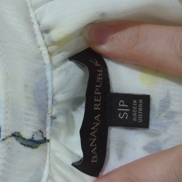 Banana Republic Floral Blouse - Size Small - Picture 3 of 5